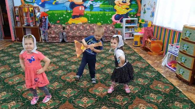 в младшей группе прошло мероприятие посвященное празднованию Дня Матери «Мамочка родная» смотреть онлайн