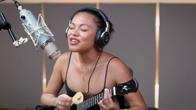 That piece of my heart | Reneé Dominique ft. Kalei & Corey | Humming Birds UT200 ukulele смотреть онлайн