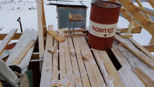 Парочка лайфхаков на стройке крыши, баня из сруба. смотреть онлайн