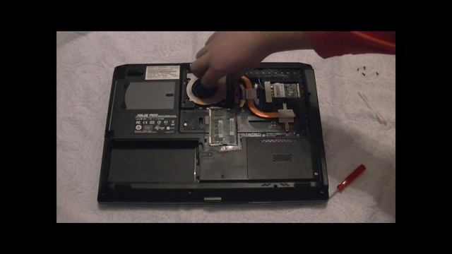 Lüfter vom Laptop reinigen Tutorial смотреть онлайн