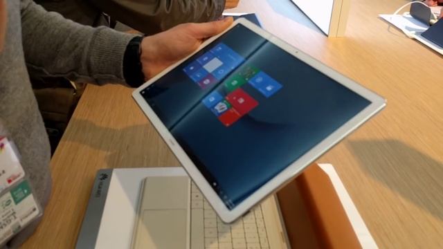 Huawei Mate Book Hands On смотреть онлайн