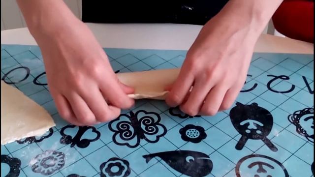Сосиски в тесте в духовке. Дети готовят еду сами без родителей. Cooking kids. смотреть онлайн