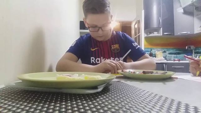 Кто лучше нарисует тот это и съест часть 2 смотреть онлайн