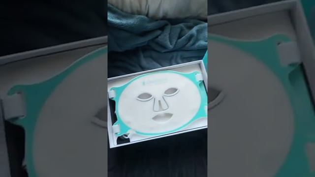 Trying Out The Omnilux Clear Blue Light Face Mask Part 1 смотреть онлайн