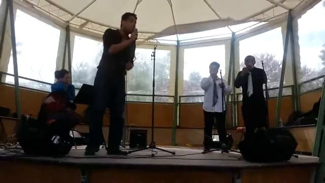 Jann Halexander chante 'IL EST MINUIT DOCTEUR SCHWEITZER' a capella, avec le Duo Chokola смотреть онлайн