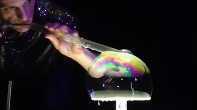 Magic of bubbles and air смотреть онлайн