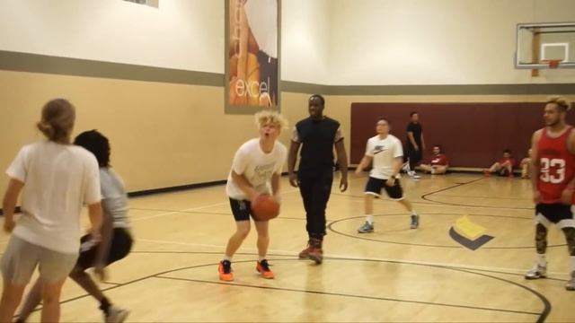 Trash Talker Smacked Me! 5v5 Basketball At The Gym! смотреть онлайн