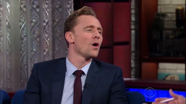 Том Хиддлстон поёт на шоу Стивена Колберта смотреть онлайн