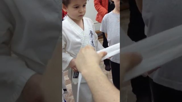 Школа Мастеров: как правильно завязать пояс на кимоно для каратэ, джиу-джитсу смотреть онлайн