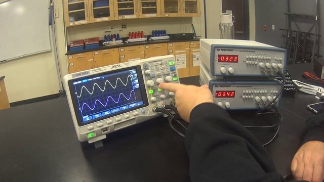 Introduction to the Oscilloscope Part B -- Siglent 1102X смотреть онлайн