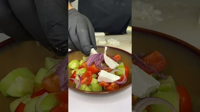 Настоящий ГРЕЧЕСКИЙ САЛАТ | Заправка для греческого салата | Кето рецепты смотреть онлайн