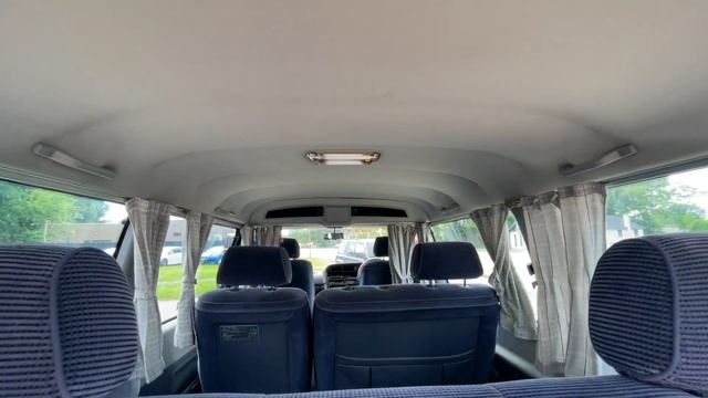 This 1990 Toyota HIACE Super Custom Wagon is a Great Choice to Transport People With | My Last Tour смотреть онлайн
