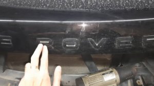 Клеим буквы на Рендж Ровер