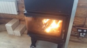 Печка  с водяным контуром  на даче согреет в любом случае