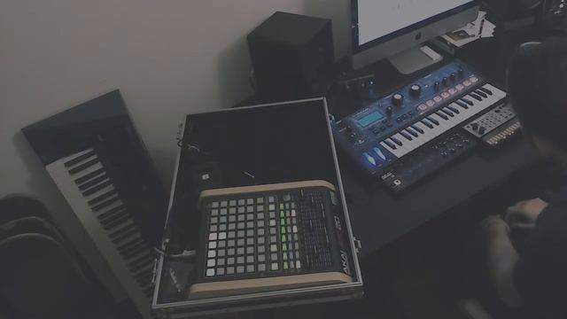 A2P - SoundMoves 04 - Live looping (Korg Volca Keys, Novation Mininova, Akai Apc20) смотреть онлайн