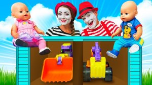 БЕБИ БОН строит гараж для машинок! Весёлые игры Как Мама с Baby Born. Смешные видео для девочек