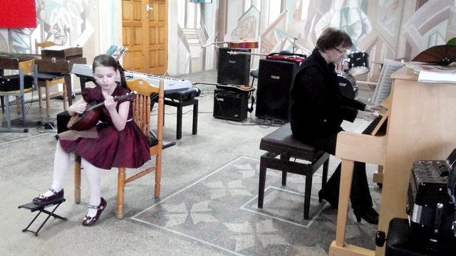 "Старинный танец" И.Дуссек, домра, исп.Козлова Екатерина, 9 лет. смотреть онлайн