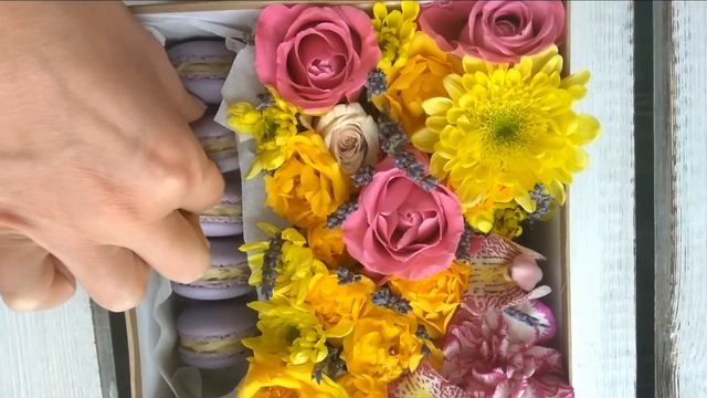СЛАДКАЯ КОРОБОЧКА С ЦВЕТАМИ И МАКАРУНАМИ! смотреть онлайн