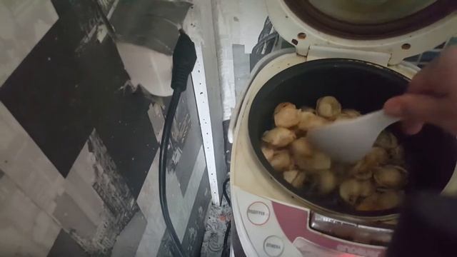 жареные пельмешки в масле смотреть онлайн