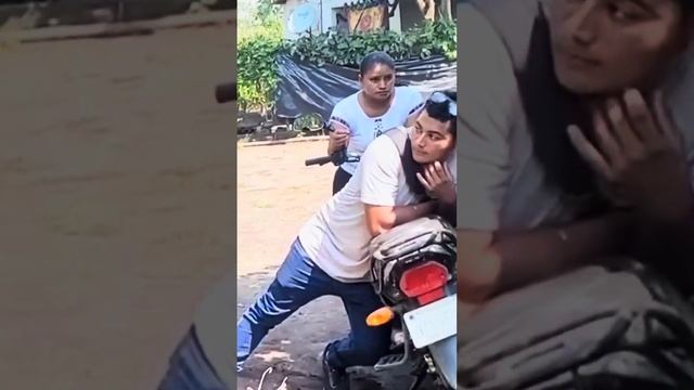 Karina. Y marvin. Son como el aceite y el agua les vale loq les critiquen ellos. Dicen amarse смотреть онлайн