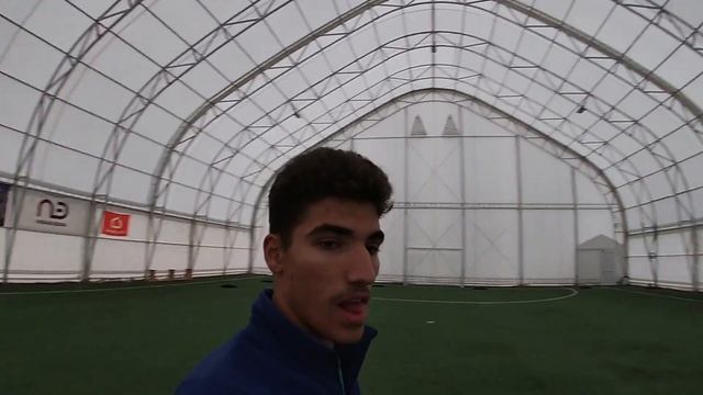 Устроился разнорабочим чистить футбольное поле | Сколько там платят?! смотреть онлайн