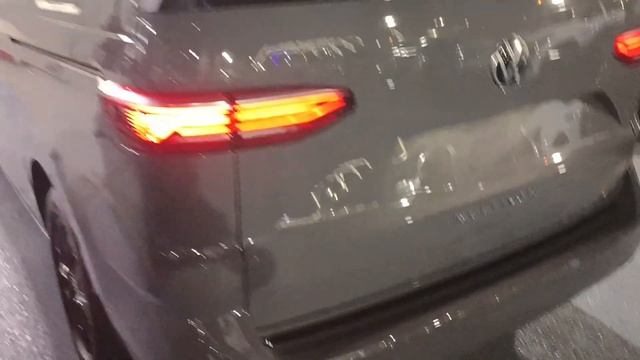 Brand New Volkswagen MULTIVAN 2023 смотреть онлайн