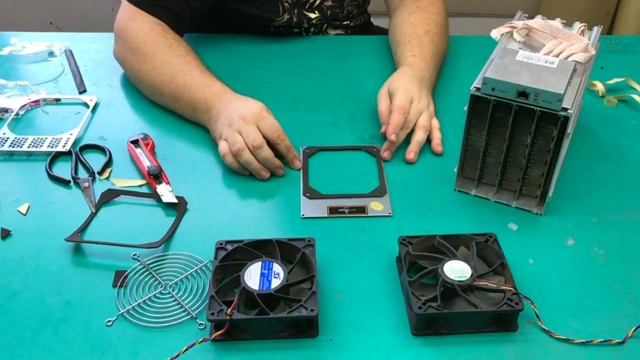 Установка анти вибрационных прокладок на Antminer L3+, S9, D3 на примере установки их на L3+ смотреть онлайн