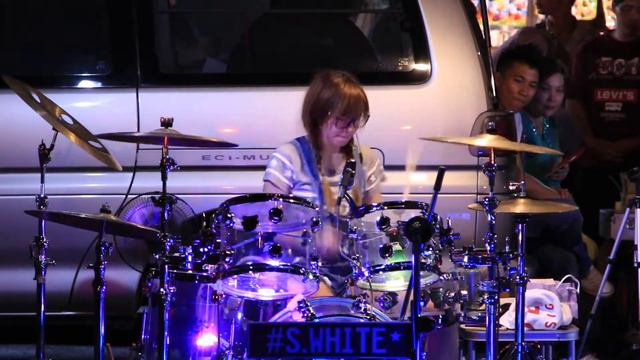 羅小白S. White -台南 The fox - Барабанщица-виртуоз из Тайваня.Amazing Girl Drummer смотреть онлайн