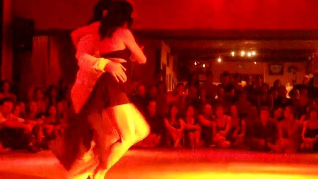 Gaston y Moira - Viejo Ciego - Bahia Blanca Paris смотреть онлайн