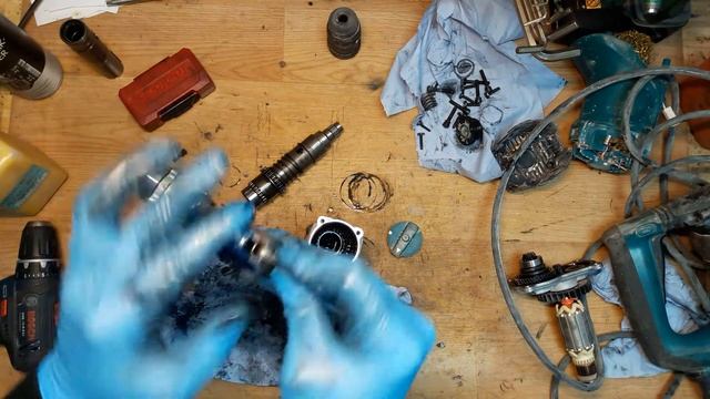 How to assemble Makita rotary hammer drill HR2811FT tools holder replace смотреть онлайн