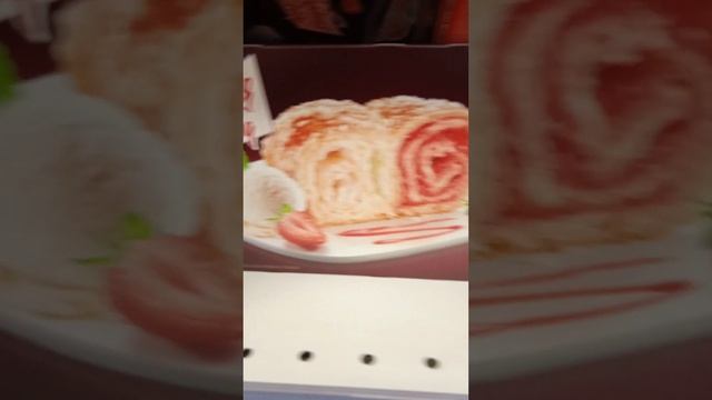 Австрийский штрудель, клубника и пломбир смотреть онлайн