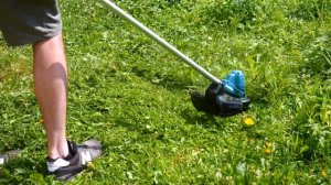 Mica, Usoara si Ieftina! Motocoasa cu acumulator Makita DUR190