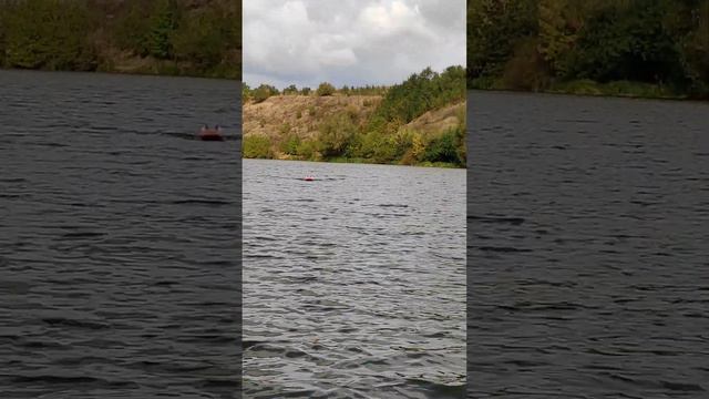 Тест кораблика с GPS автопилотом TWIN и новой прошивкой пульта смотреть онлайн