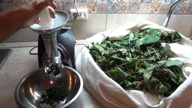Ферментированный чай из листьев винограда. Это лучше, чем просто заваривать разные сушеные травки. смотреть онлайн