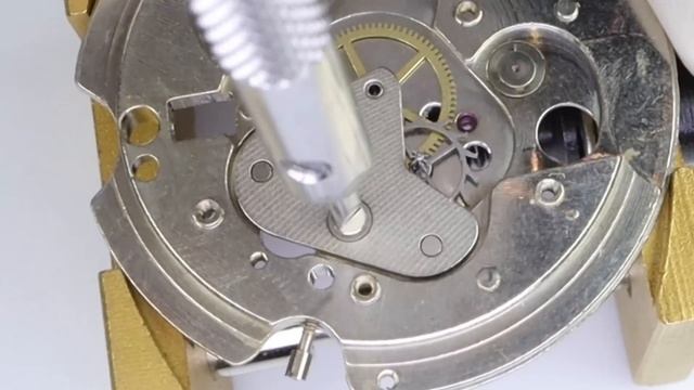 VINTAGE AMERICANA WALTHAM WATCH RESTORATION - WHY IS THERE A SEIKO MOVEMENT INSIDE THIS ONE?