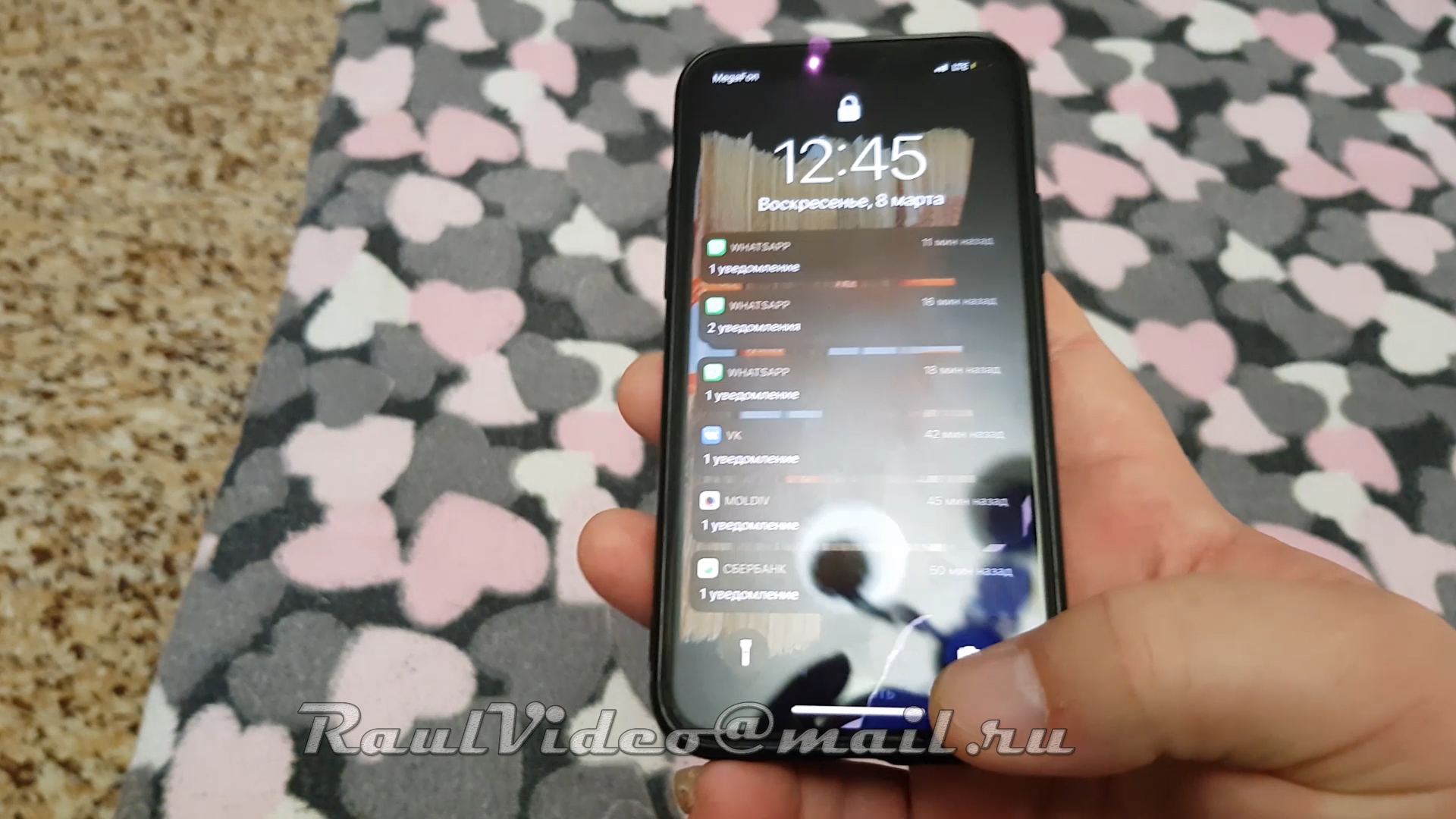 В руках Apple11 Куплен на зарплату + еще на такую же сумму жить месяц. Меняем каждый месяц телефон смотреть онлайн