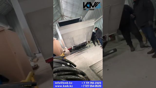 Установка гидравлической платформы ( гидроборта ) LEEO с беспроводным пультом Bluetooth смотреть онлайн