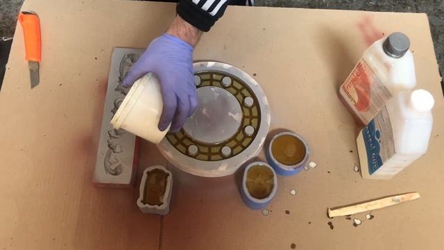 Заливаем жидкий пластик без смазки форм смотреть онлайн