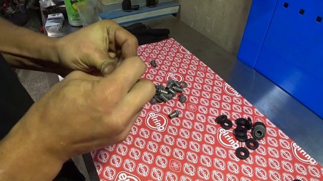 Замена прокладки клапанной крышки на BMW e36 | BMW Valve cover gasket replacement смотреть онлайн
