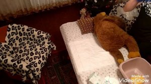 Как поменять подгузник лежачему больному.