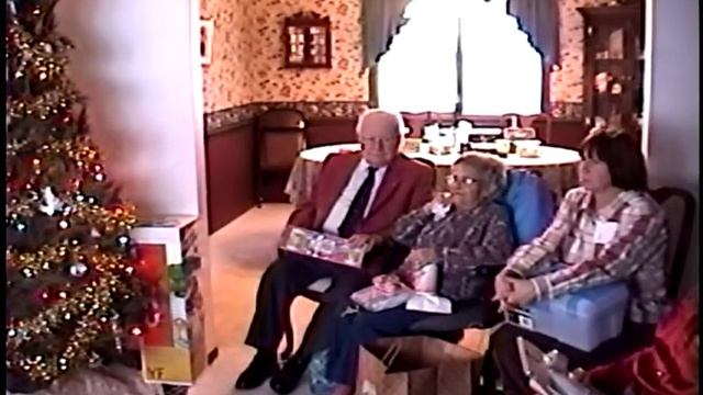 CHRISTMAS GIFT GAME 2002 смотреть онлайн