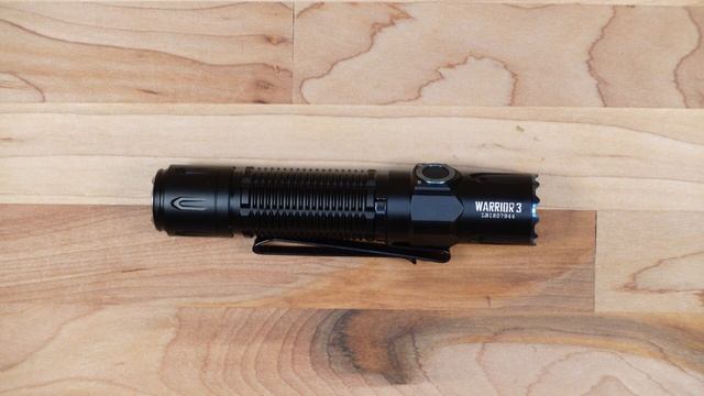 Olight Warrior 3 - 2,300 Lumens Tactical Flashlight With Strike Bezel -Table Top Review смотреть онлайн
