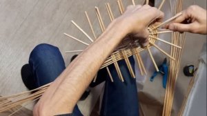 Мастер-класс Плетение классической овальной корзины Часть 1 Плетение донышка