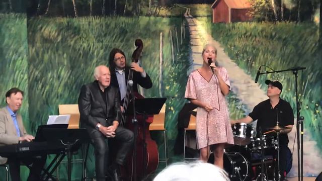 Niclas Campagnol w.Viktoria Tolstoy & Claes Krona Trio смотреть онлайн