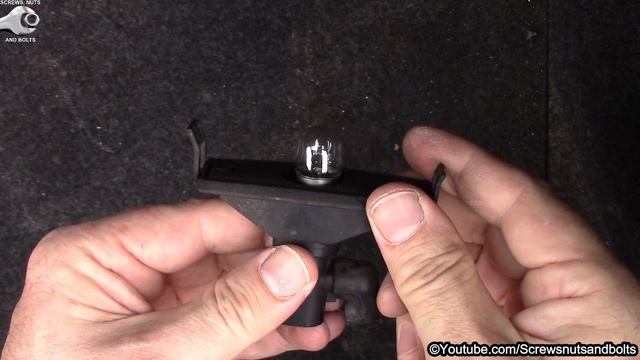 Number Plate Bulb Change - Nissan Micra K12 смотреть онлайн