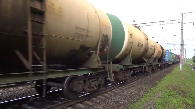 Электровоз ВЛ80С-2149/2568 с грузовым поездом