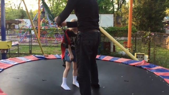 Аттракционы, Батуты, Карусели. Развлечение В Парке смотреть онлайн