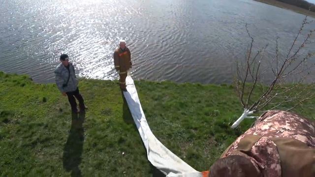 Весенние зарыбление пруда Головищи молодым карпом апрель 2023 год смотреть онлайн