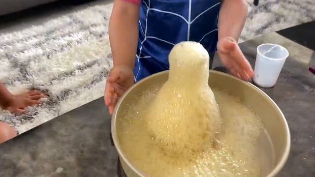 10 things to do at home for kids! | Ryan's World fun kids activities смотреть онлайн