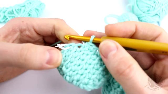 Sehr schönes gehäkeltes Herz! Sieht wie gestrickt aus! смотреть онлайн